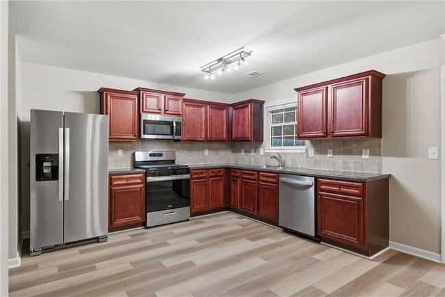 Building Photo - 326 Hidden Creek Ln