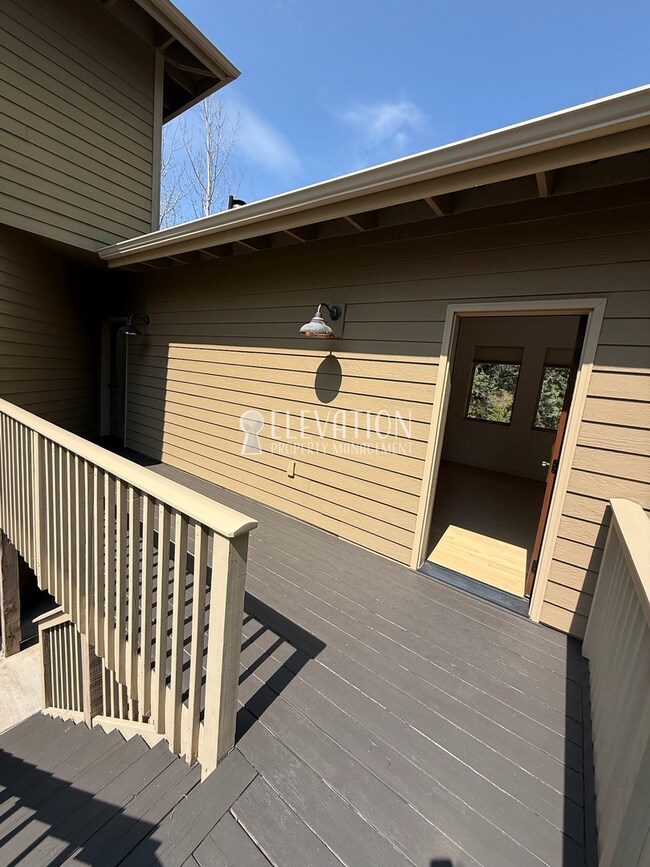 Building Photo - 5BR / 3.5BA Forest Retreat in NW Bend with ADU included
