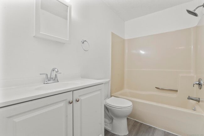 Building Photo - 123 Sumac St