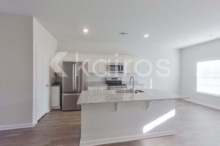 Building Photo - 2415 Banyan Cir