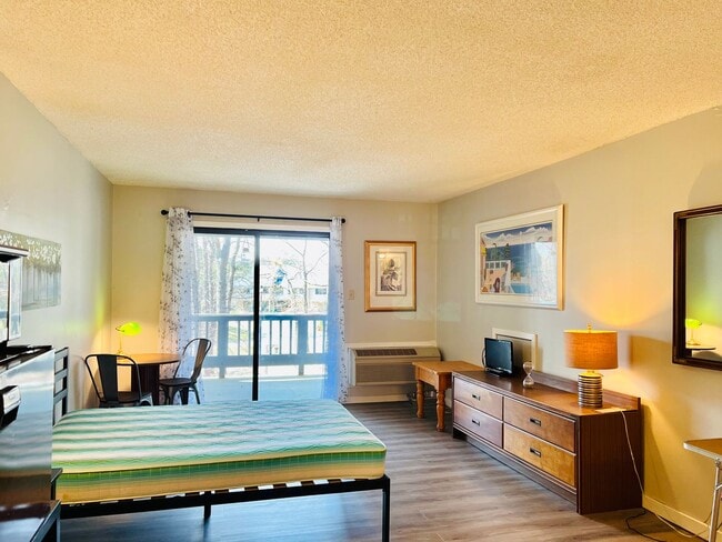 Building Photo - 1 BR efficiency w/Utilities Included! In the Gated Community of Fairfield Harbour!!