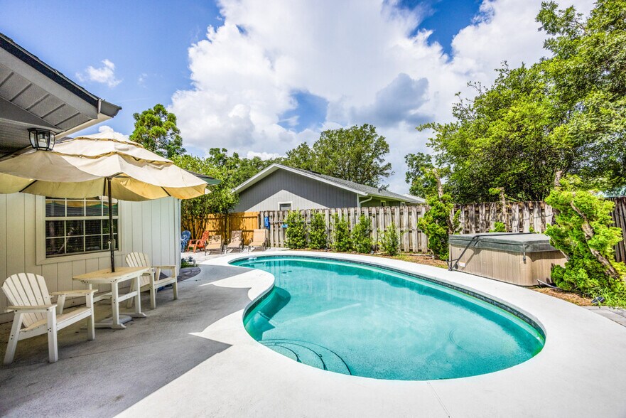 Building Photo - 4726 NW 27 Pl