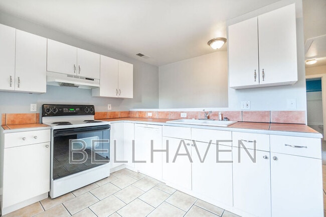 Building Photo - 624 W Fort St