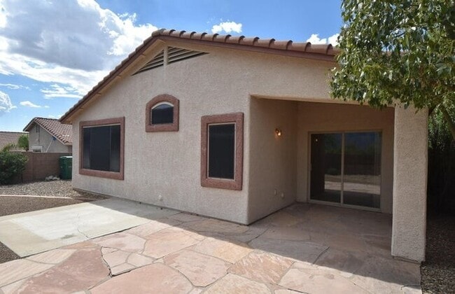 Building Photo - 3 Bedroom, 2 Bathroom Home with Amazing Views