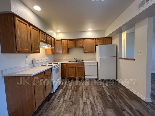 Building Photo - 1210 5th St S