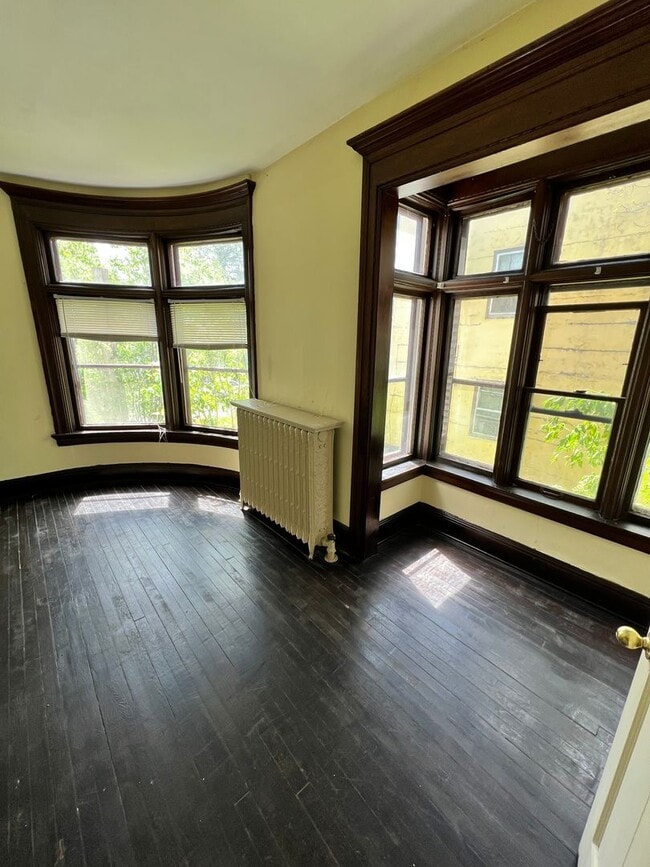 Building Photo - 1317 E 2nd St