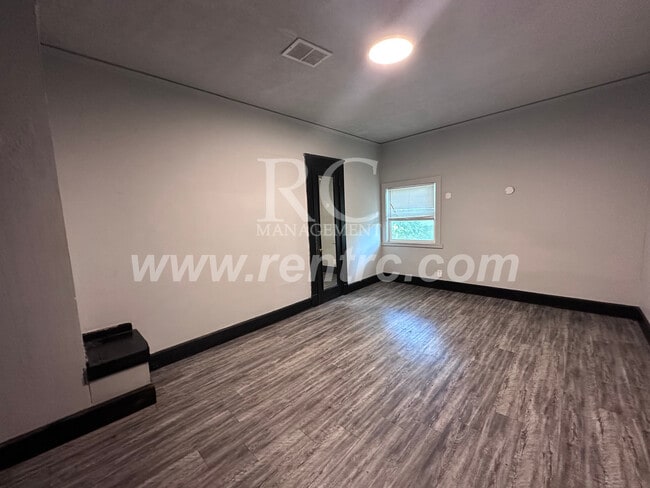 Building Photo - 223 Kentucky-
