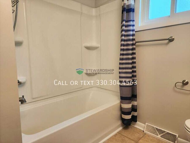 Building Photo - 8250 E Wadora Cir NW