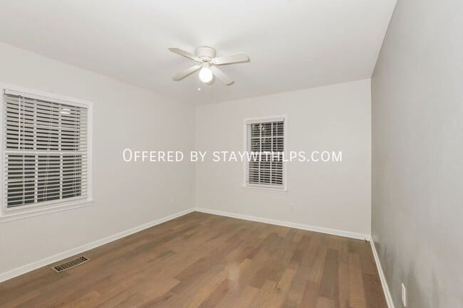 Building Photo - 820 Loeb St