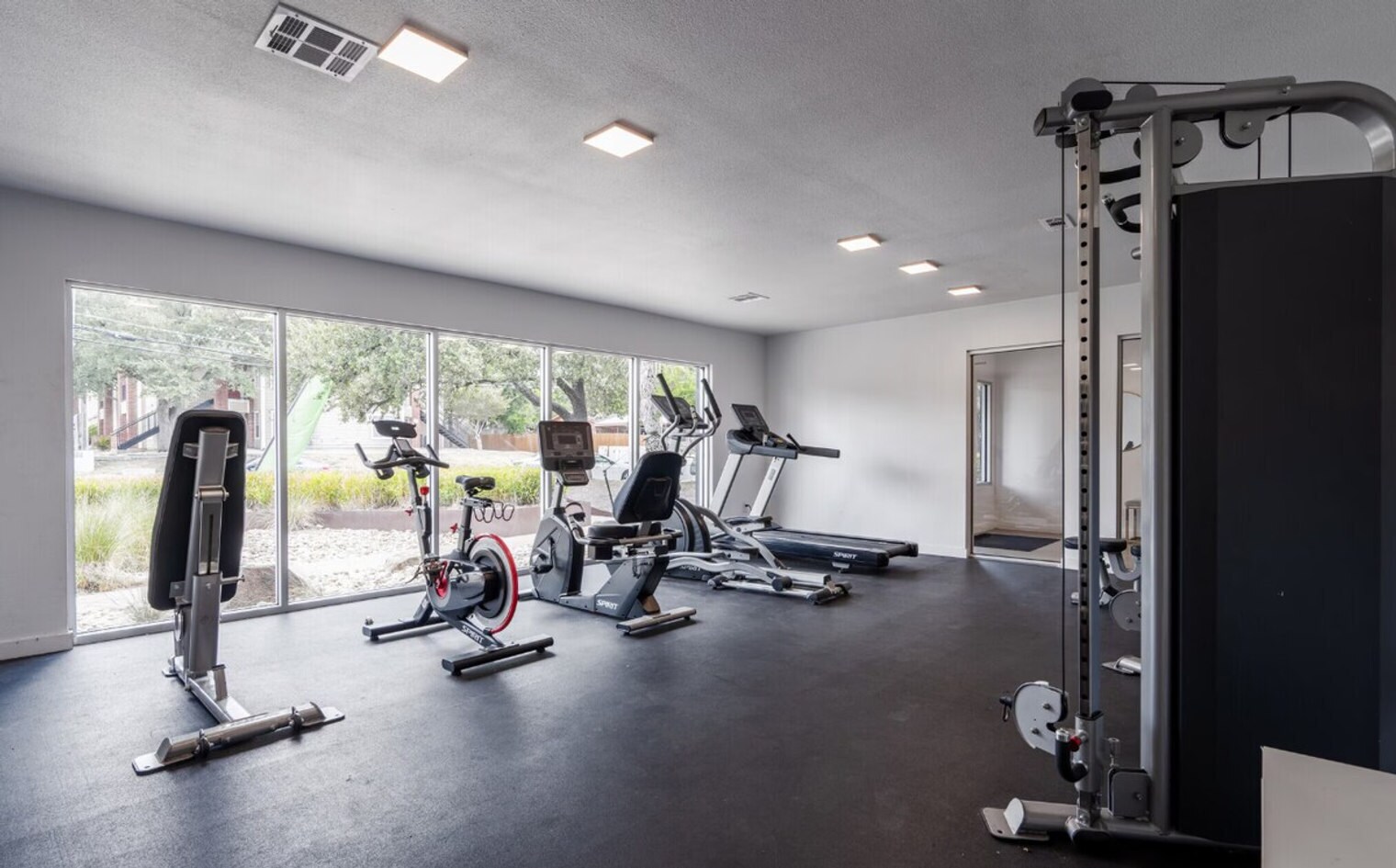 Building Photo - 1002 Clayton Ln