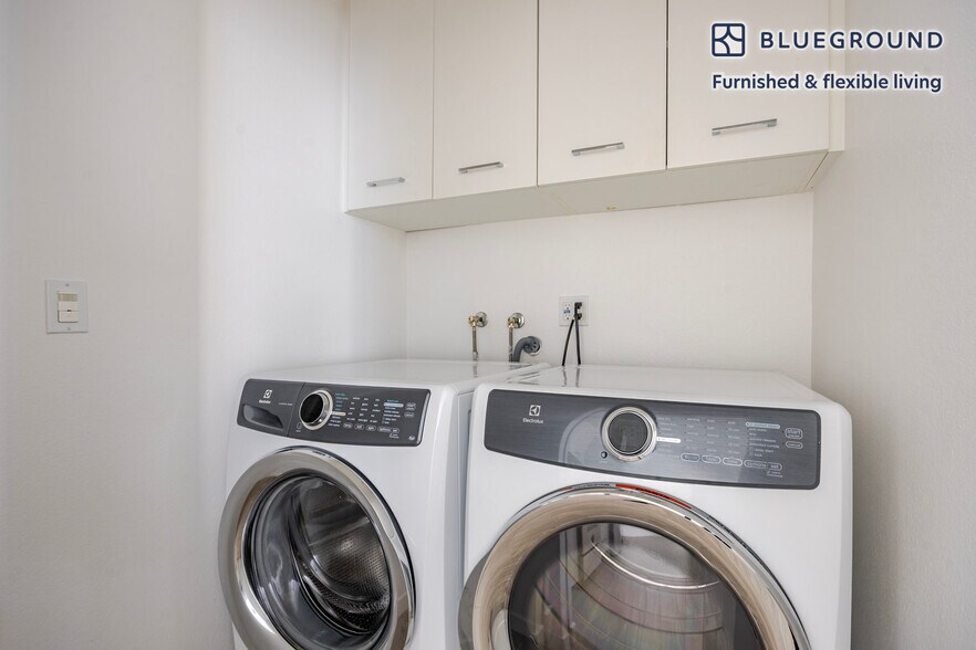 Building Photo - 8600 Burton Wy