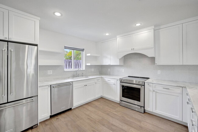 Building Photo - 2141 NE 62nd Ct
