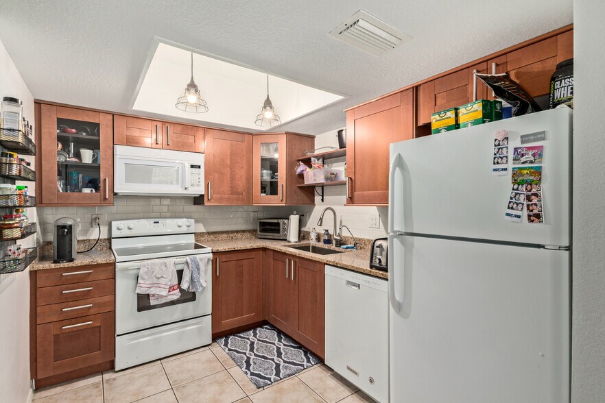 Kitchen - 115 W 10th St