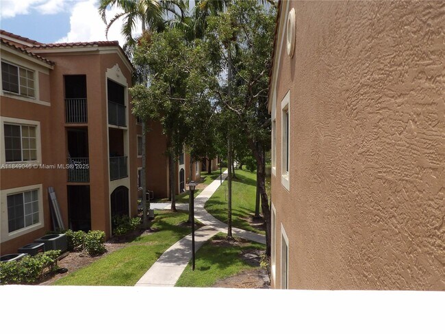 Building Photo - 4828 N State Rd 7