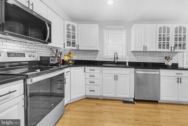 Building Photo - 7113 Latour Ct