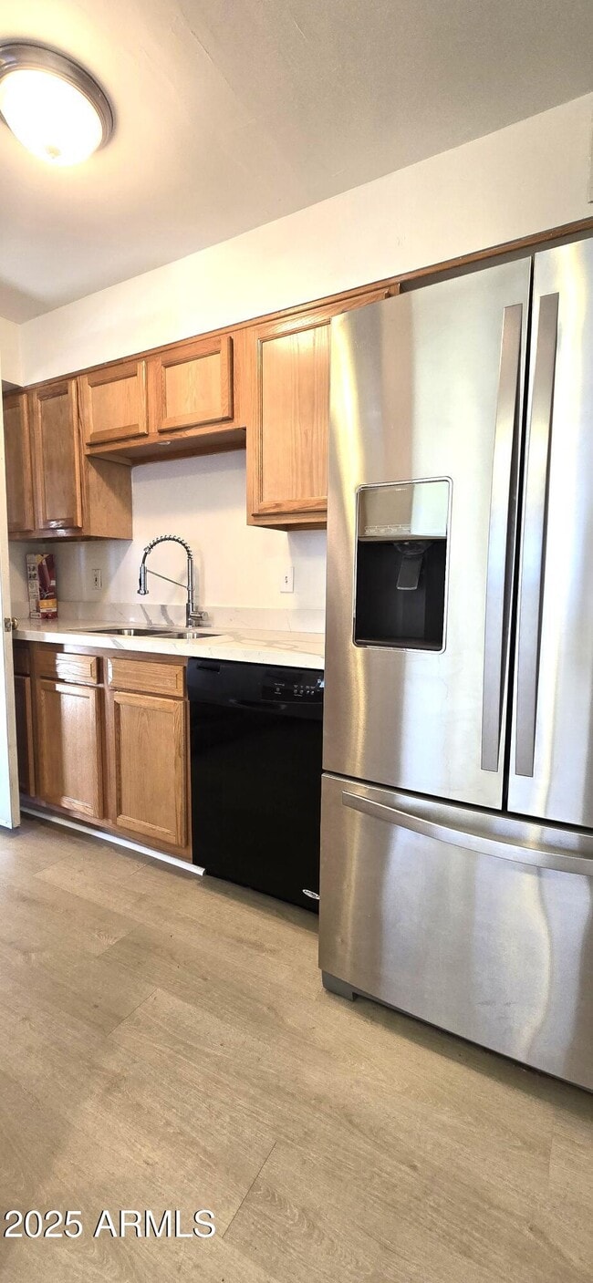 Building Photo - 154 N Hibbert