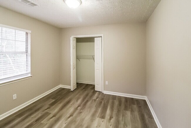 Building Photo - 1970 Corners Cir