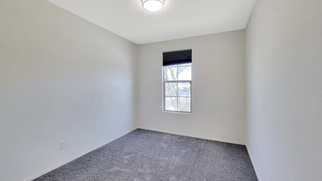 Building Photo - 14142 S 177th Dr