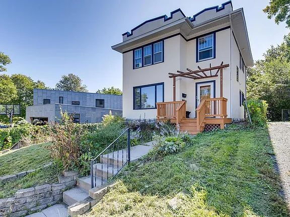Building Photo - "Charming 2-Bed Retreat on Laurel Ave – Spacious 825 Sq Ft in Minneapolis!" 6/5/2026