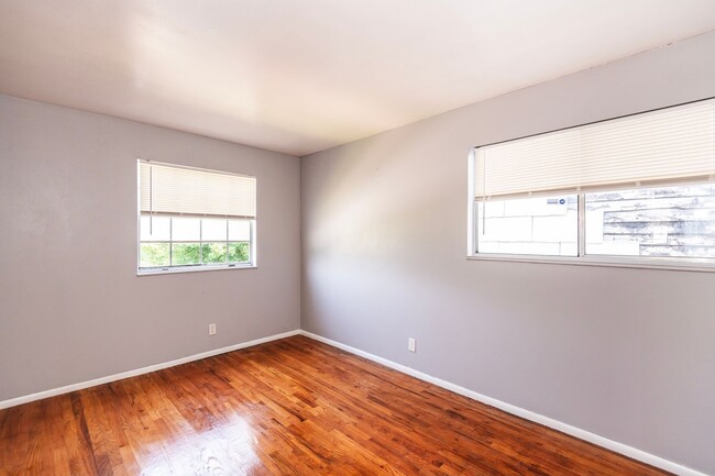 Building Photo - Spacious 4 Bed 2 Bath