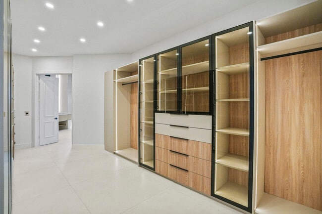 Building Photo - 3201 E Stonebrook Cir