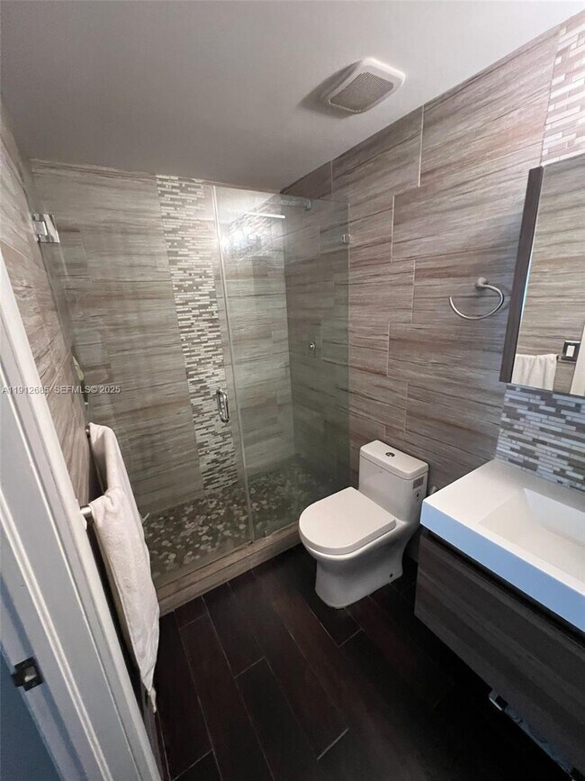 Building Photo - 7340 NW 114th Ave