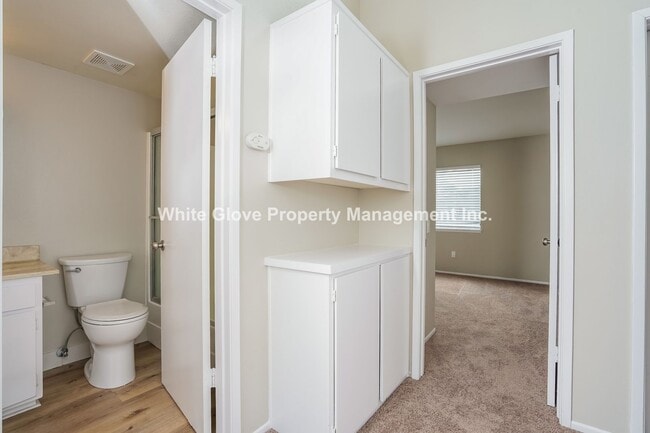 Building Photo - Charming Remodeled 3-Bedroom Townhome on Cul-de-Sac Near Greenbelt & Pool