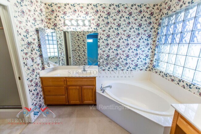 Building Photo - 10864 E Lindner Ave