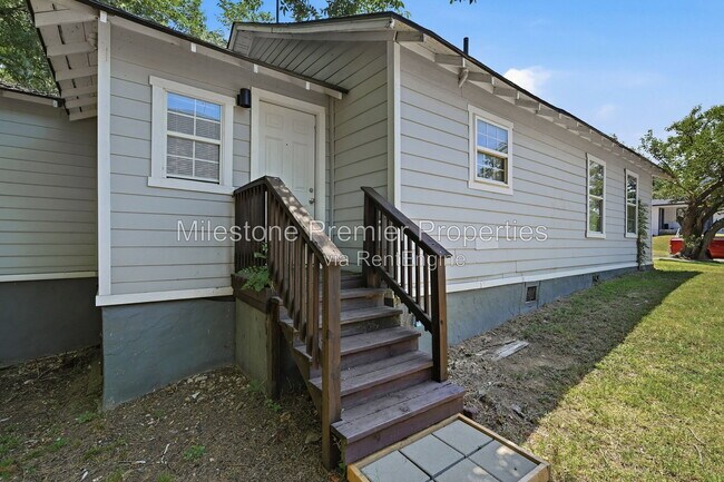 Building Photo - 215 W Walker St