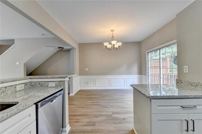 Building Photo - 4005 Edgecomb Dr