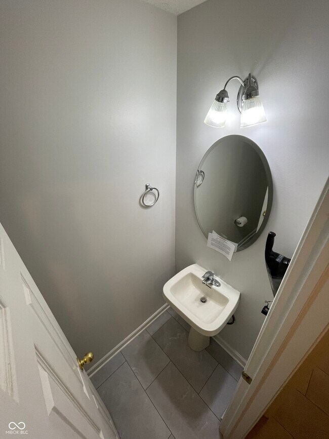 Building Photo - 612 Scotch Pine Dr