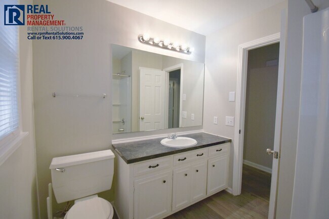 Building Photo - Adorable 2 bed 1 ba duplex in the heart of Murfreesboro!