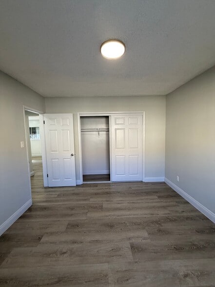 Building Photo - 4265 S Hoover St