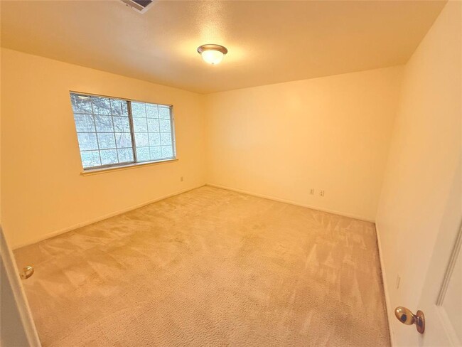 Building Photo - 2438 Falcon Dr