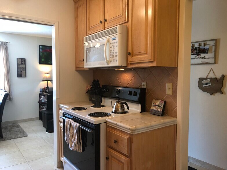 Building Photo - 1064 Fremont St