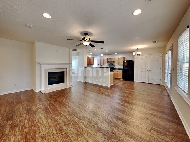 Building Photo - 307 Meadows Ln