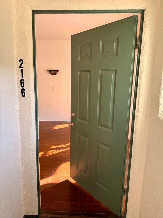 Building Photo - 2166 Beachwood Terrace