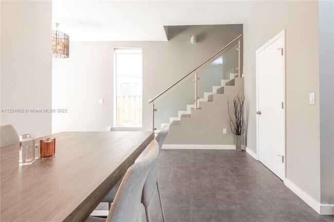 Building Photo - 3749 SW 27th Ln