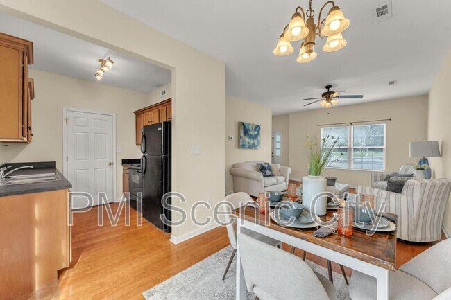 Building Photo - 3721 Keri Ln NE