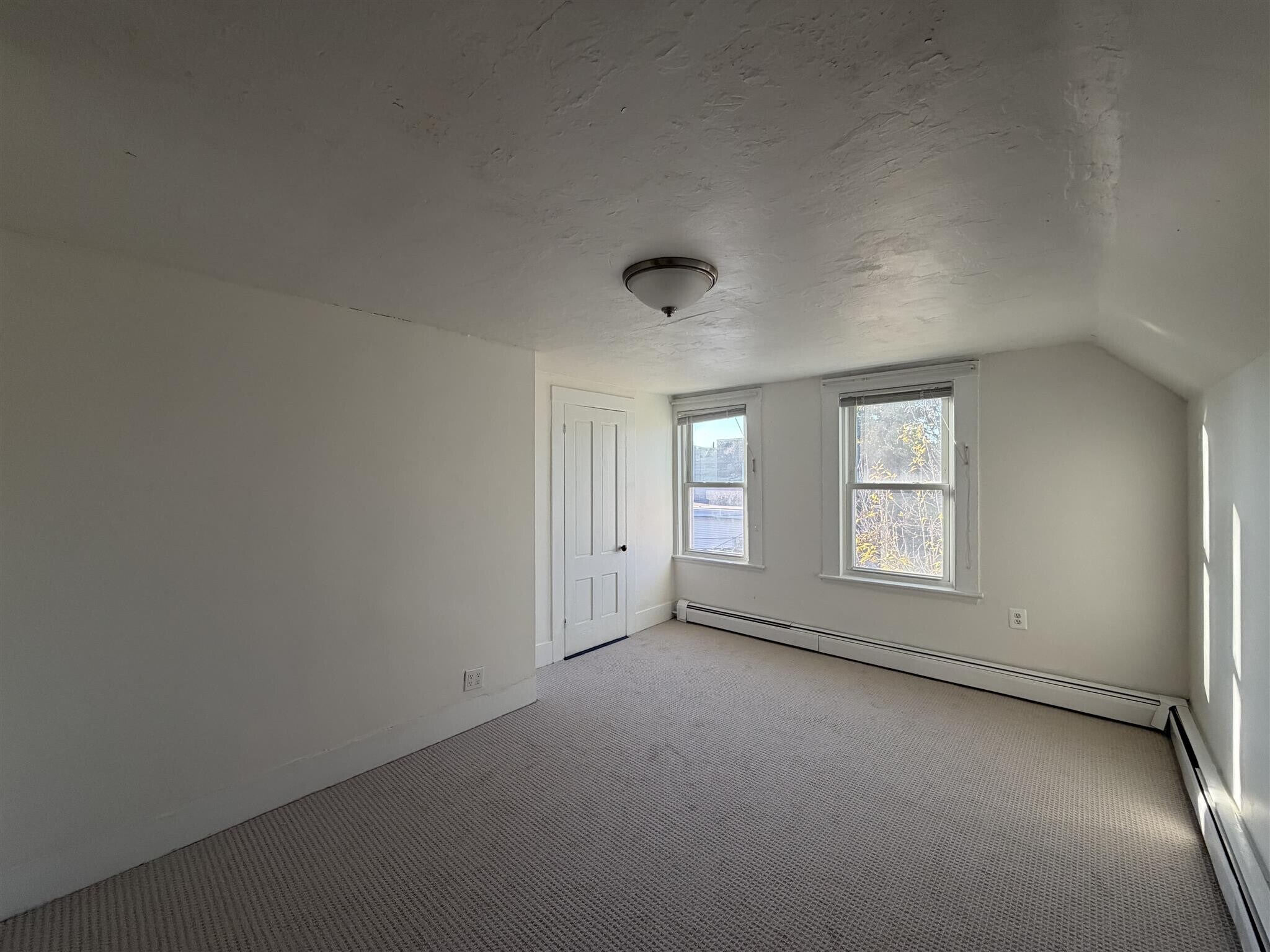 Building Photo - 84 Pleasant St