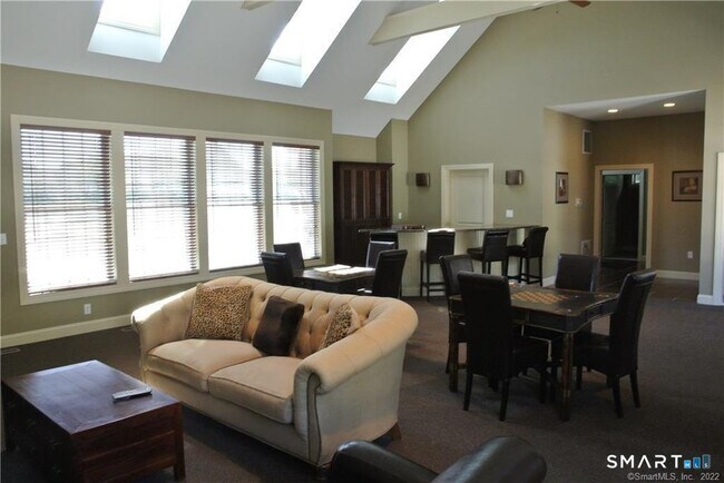 Building Photo - 140 Kyles Way