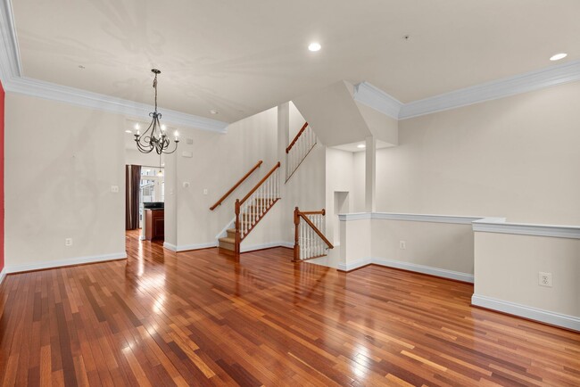 Building Photo - 3 Bed 2.5 Bath - Gaithersburg Townhouse - ...