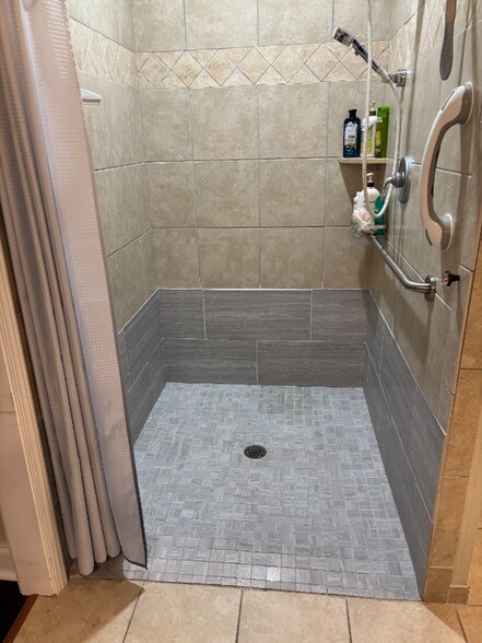 Building Photo - 2169 Talmage Dr