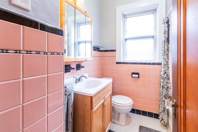Building Photo - 4989 Tholozan Ave
