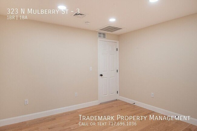 Building Photo - 323 N Mulberry St