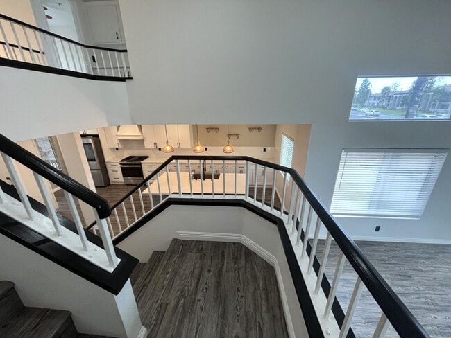 Building Photo - 4 bedroom, 2.5 bathroom home in a gated Riverside community!