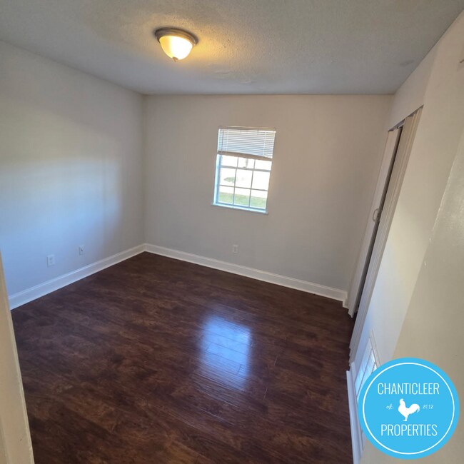 Building Photo - 115 Florence St