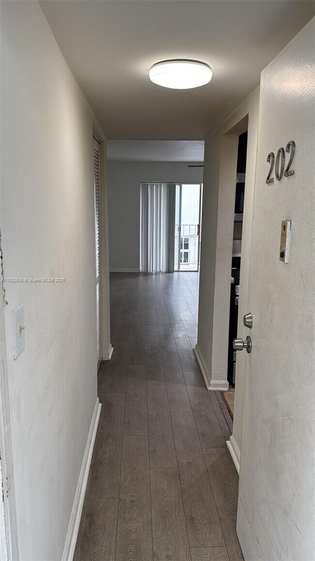 Primary Photo - 1615 Meridian Ave