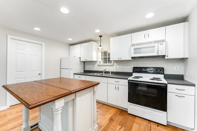 Building Photo - 306 Crosscut Dr