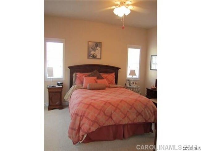 Building Photo - 3BR End Unit Townhome in Summers Walk